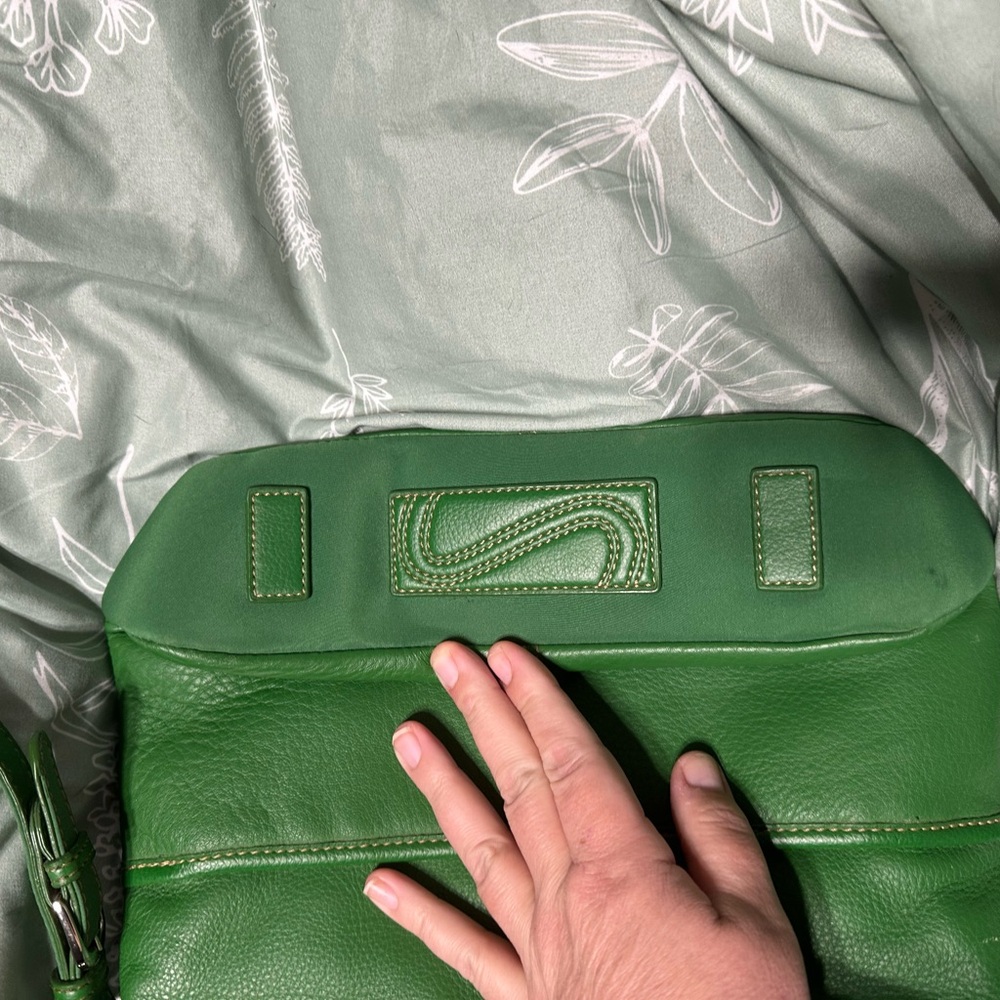The Sak Vibrant Green Leather Shoulder Bag - Picture 3 of 4